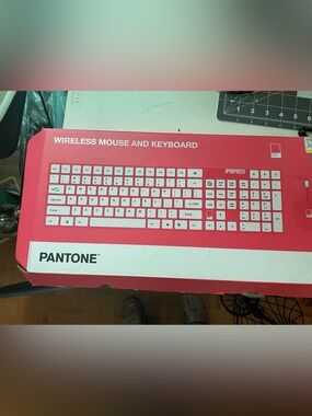 Pantone Pink Wireless Keyboard and Mouse Set